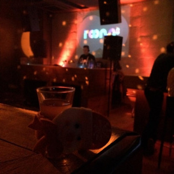 Havervagy Buli a ROOM8-ban- Nice people in one room dancing to good music #2