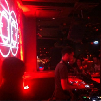 Havervagy Buli a ROOM8-ban- Nice people in one room dancing to good music #3