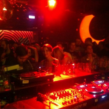 Havervagy Buli a ROOM8-ban- Nice people in one room dancing to good music #5