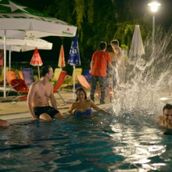 Havervagy MEDENCÉS Party a NAPOZÓ Strandján #1