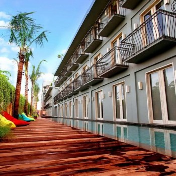 hotel medence.jpg