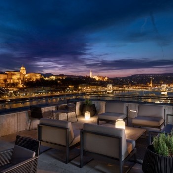 Budapest-Marriott-Hotel-Liz-and-Chain-Bar-Hungary.jpeg